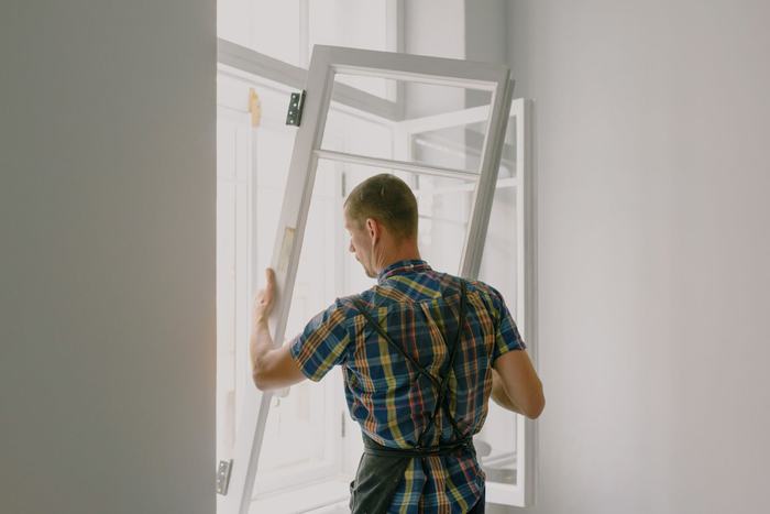 Installazione di un serramento, immagine illustrativa